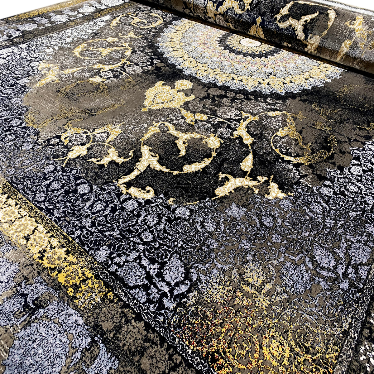Tapete oriental 170x240 cm com grandes medalhões dourados brilhantes e padrão escuro