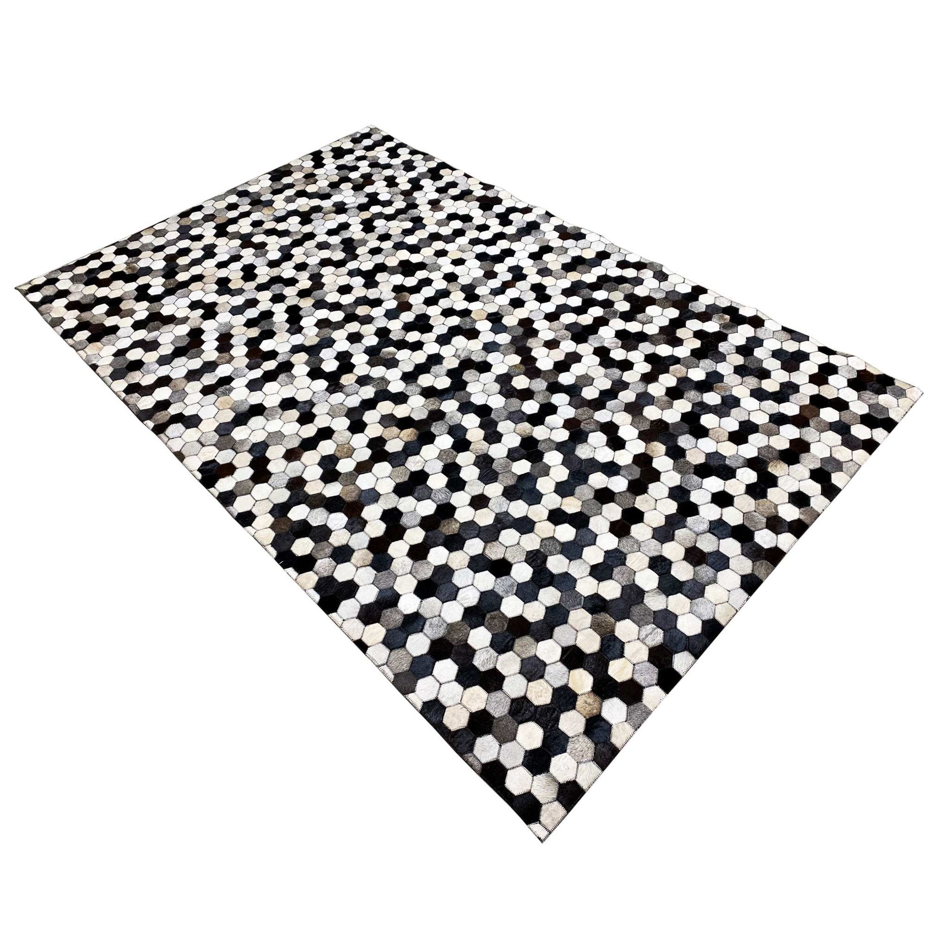 Hexagonaler Kalbsleder Teppich 243x156 cm - German Carpet Shop