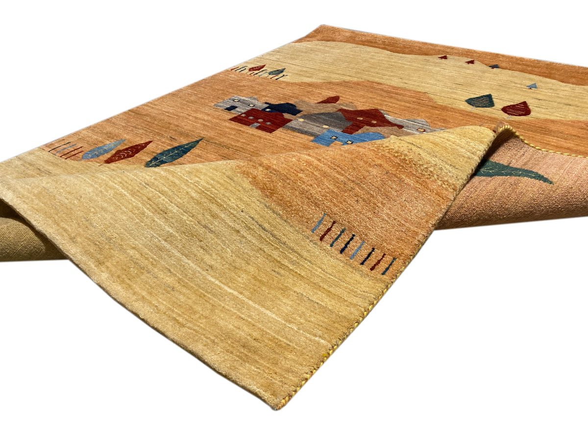 Gabbeh-Luri-Teppich mit aufgeschlagener Ecke, Muster und Flor in Hellbraun mit Blau/Rot