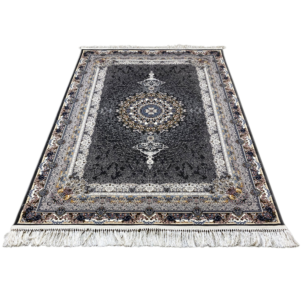 Tapete oriental preto com moldura floral, medalhão no centro e franjas