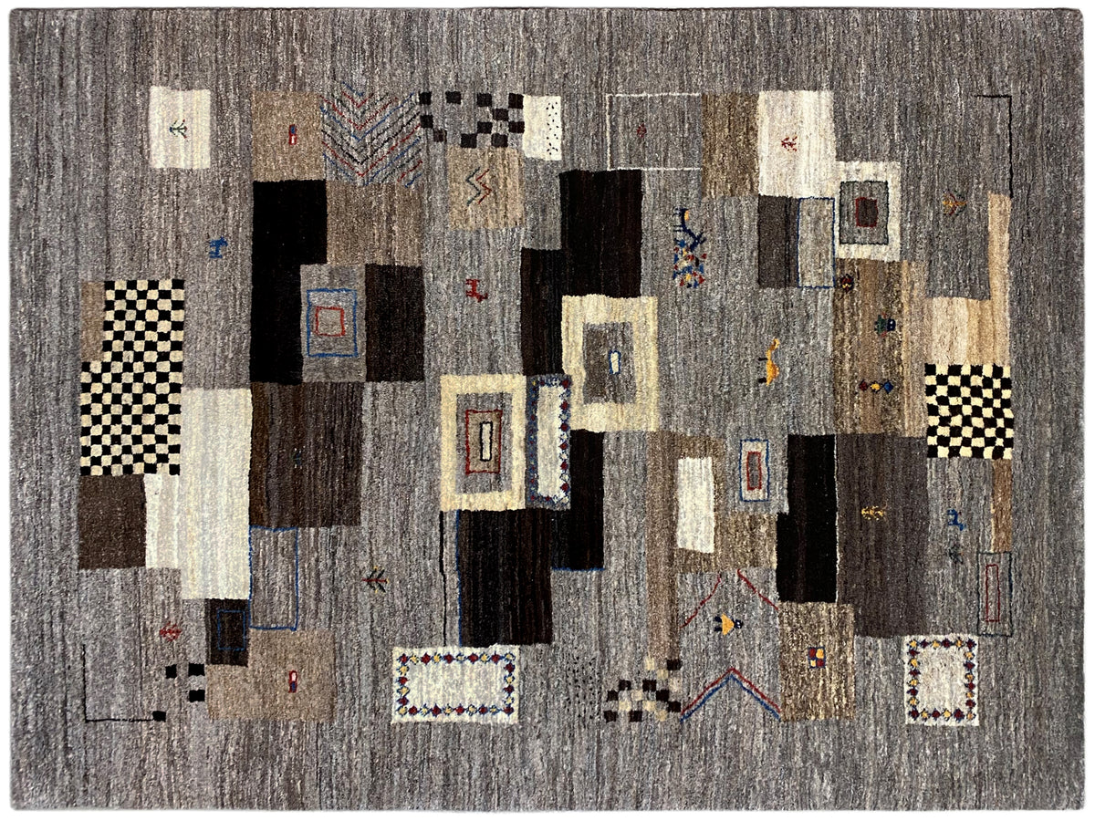 Tapete Gabbeh 235x171 cm com fundo cinzento e apontamentos coloridos no padrão