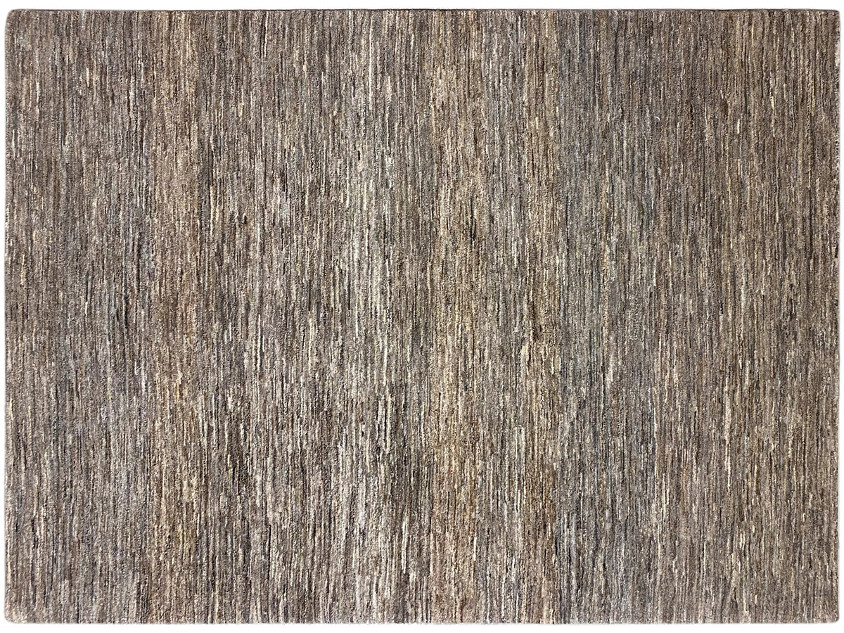 Tapete 243x168 com rebordo retangular e superfície cinzento-castanha mesclada.