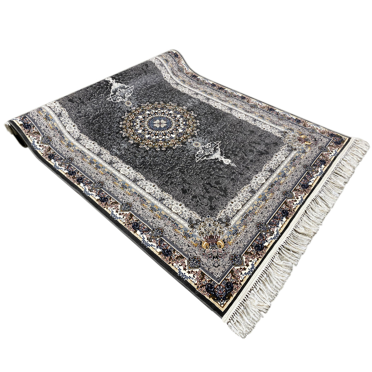 Tapete oriental preto com medalhão, franjas e bordaduras decorativas em azul e dourado