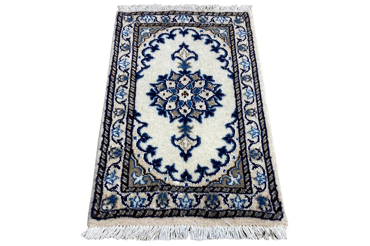 Tapete Nain 61x40 cm retangular, branco e azul, com borda e franjas