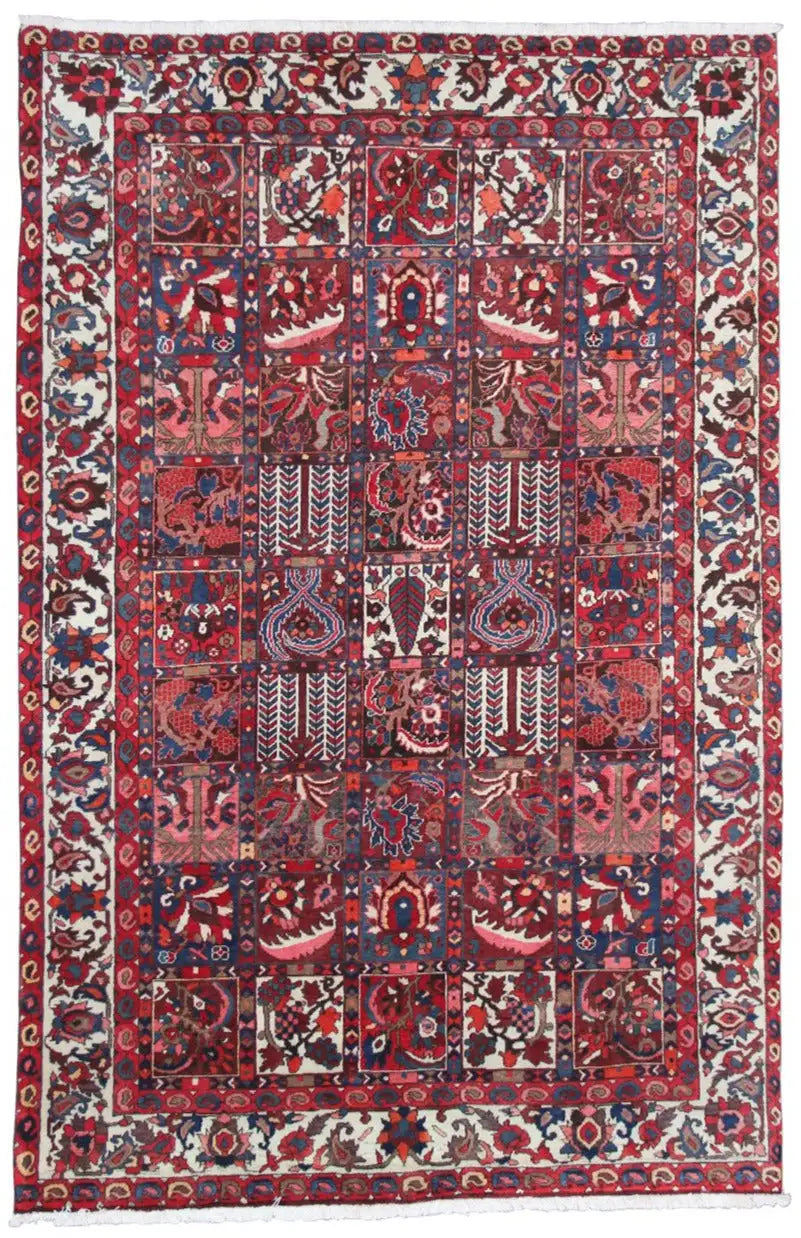 Tapete Bakhtiari 303x205 cm com padrão patchwork vermelho, azul e creme