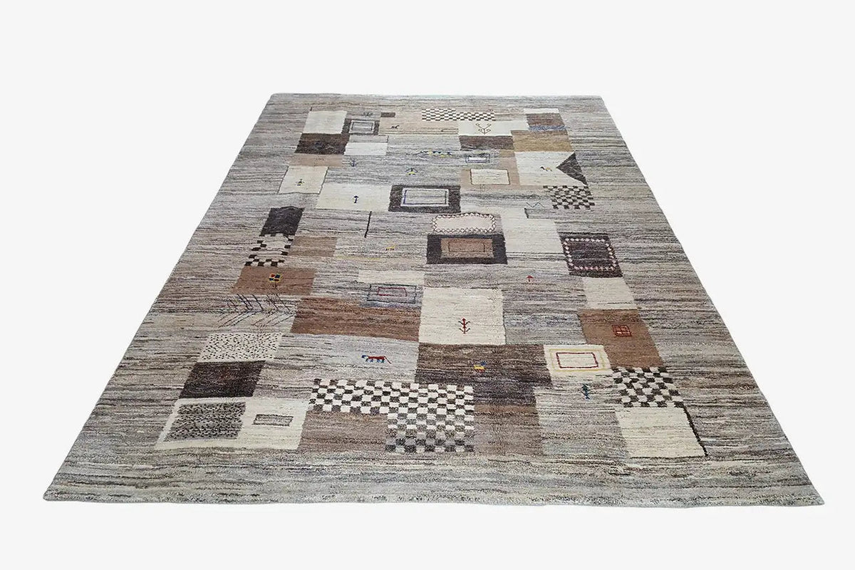 Tapete Gabbeh retangular com um grande padrão geométrico em patchwork
