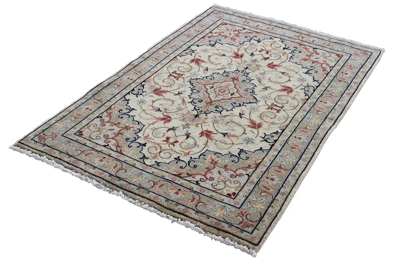 Keshan - Beige (151x96 cm) - German Carpet Shop