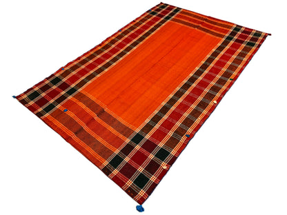 Schlafzimmer hochwertiger Jajim Teppich aus Wolle im karierten Look