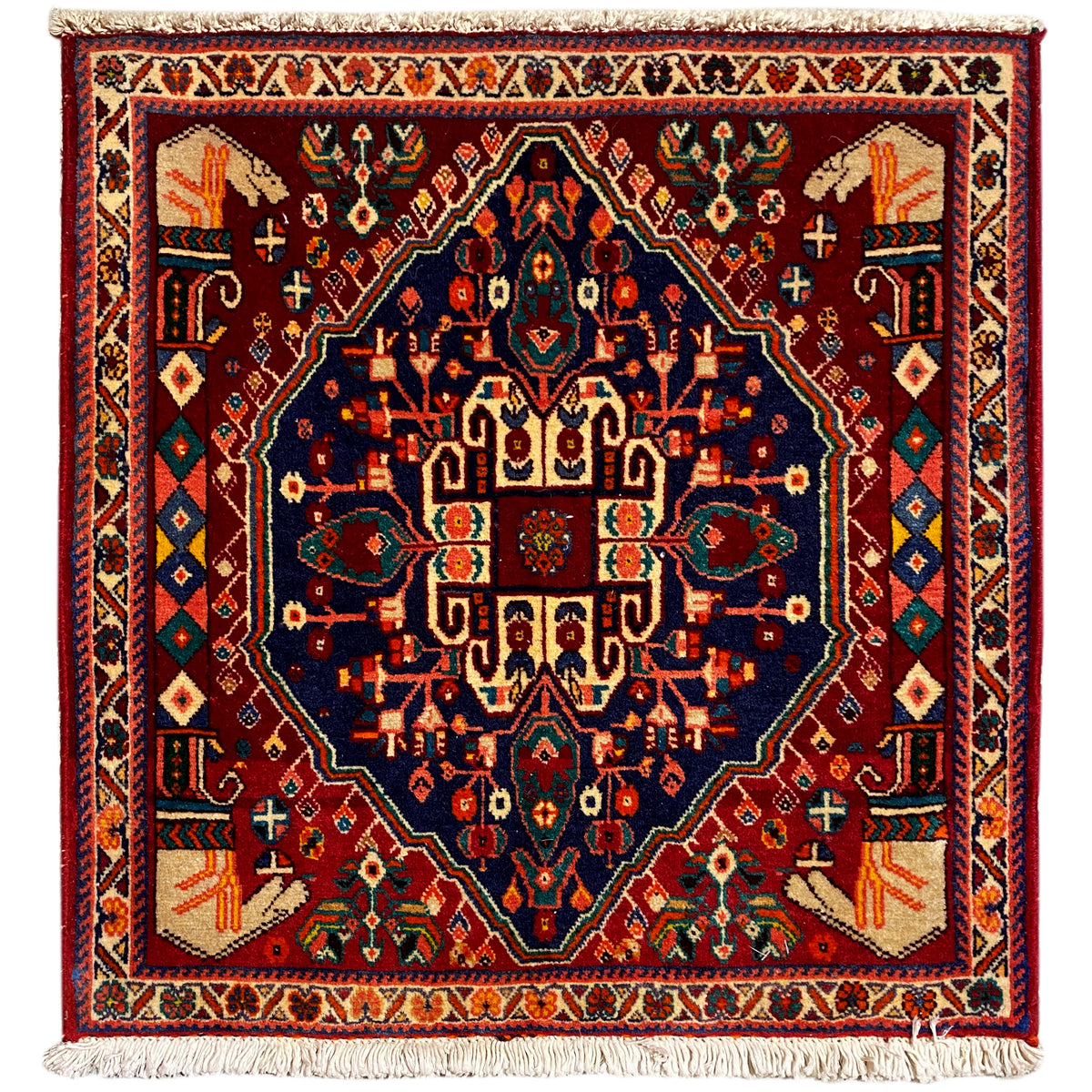 Tapete Poshti 64x64 cm, quadrado, cor de vinho com ornamento azul, franjas