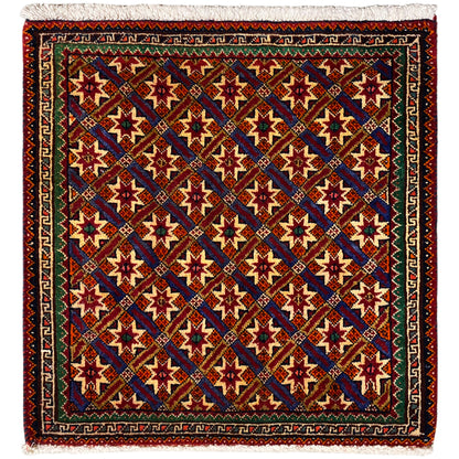 Tapete Poshti 62x52 cm com padrão geométrico, multicolorido e franjas.