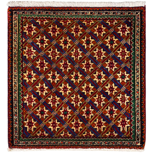 Tapete Poshti 62x52 cm com padrão geométrico, multicolorido e franjas.