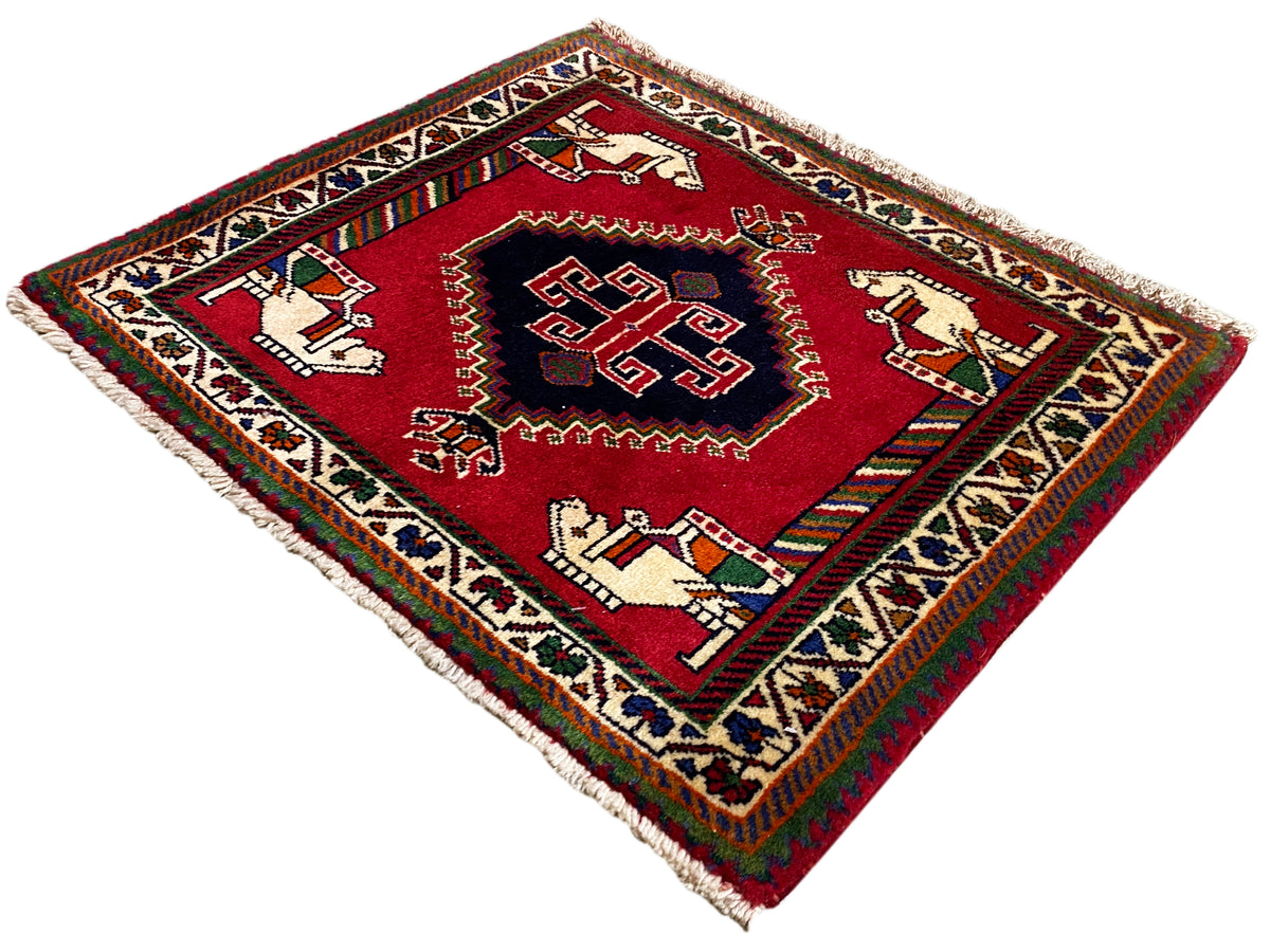Tapete Poshti 58x68 cm, tapete vermelho com padrão geométrico interior e cercadura