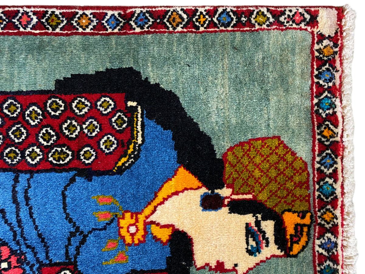 Tapete Poshti 68x63 cm Recorte de detalhe: figura e árvore, padrões de bordado coloridos, rebordo com franjas