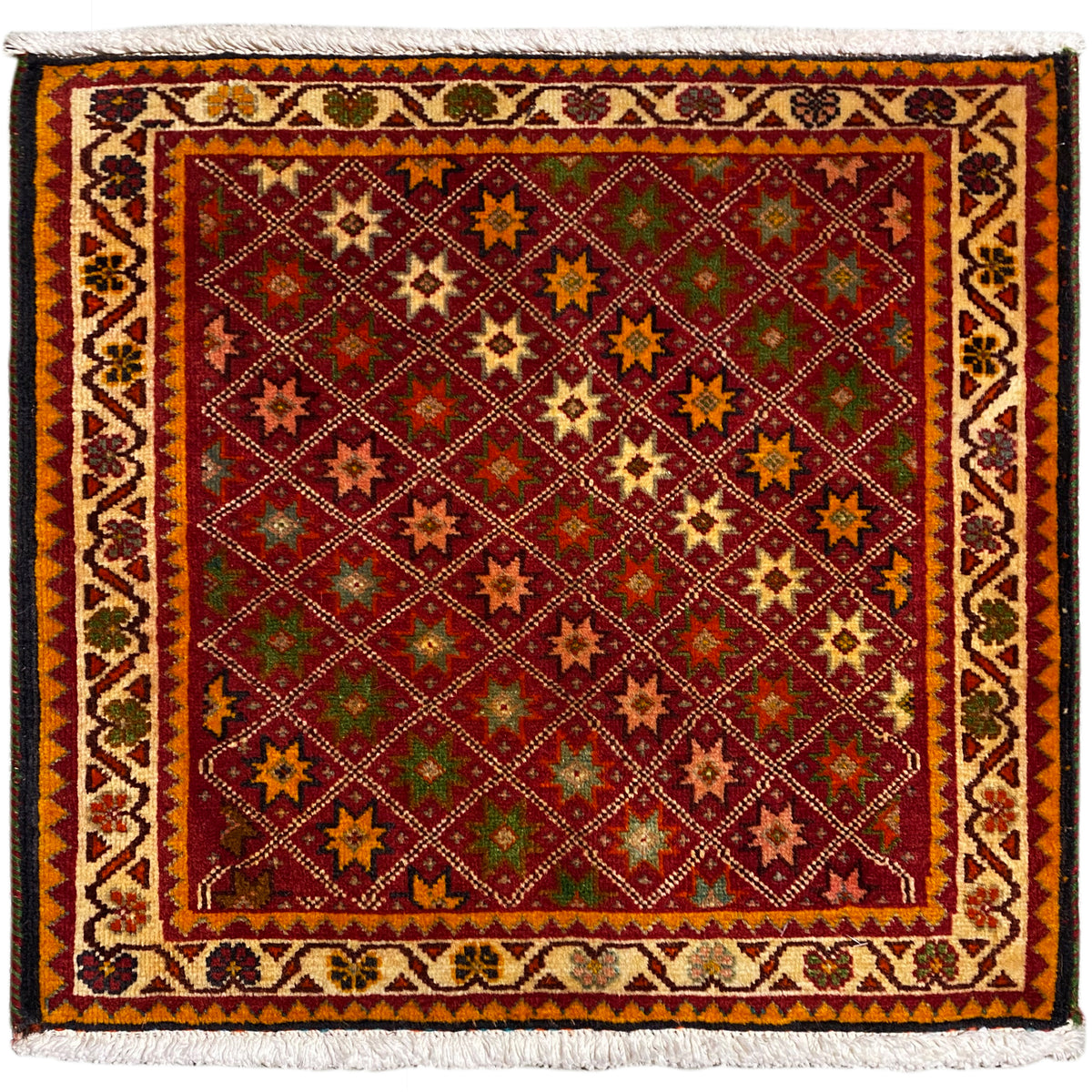 Tapete Poshti, retangular, multicolorido, com padrões de estrelas ornamentais e franjas nas extremidades.
