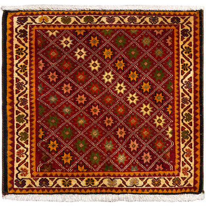Tapete Poshti, retangular, multicolorido, com padrões de estrelas ornamentais e franjas nas extremidades.