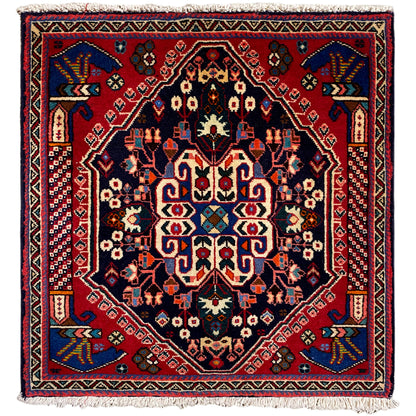 Tapete Poshti 66x63 cm com azul-escuro, vermelho e um padrão ornamental detalhado