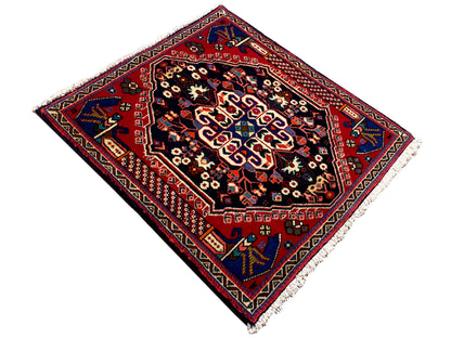 Tapete Poshti 66x63 cm, campo azul-escuro, moldura vermelha e ornamentos florais