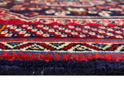 Tapete Poshti 66x63 cm Detalhe da borda: pelo azul-escuro com apontamentos vermelhos