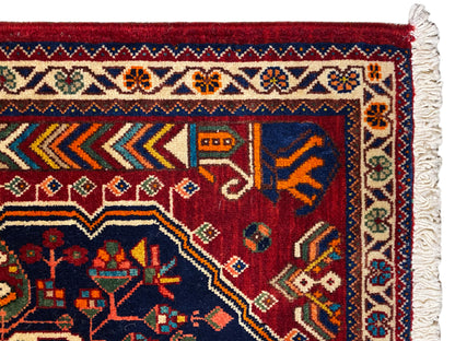 Tapete 63x60 cm Vista detalhada: borda com ornamentos e franjas brancas