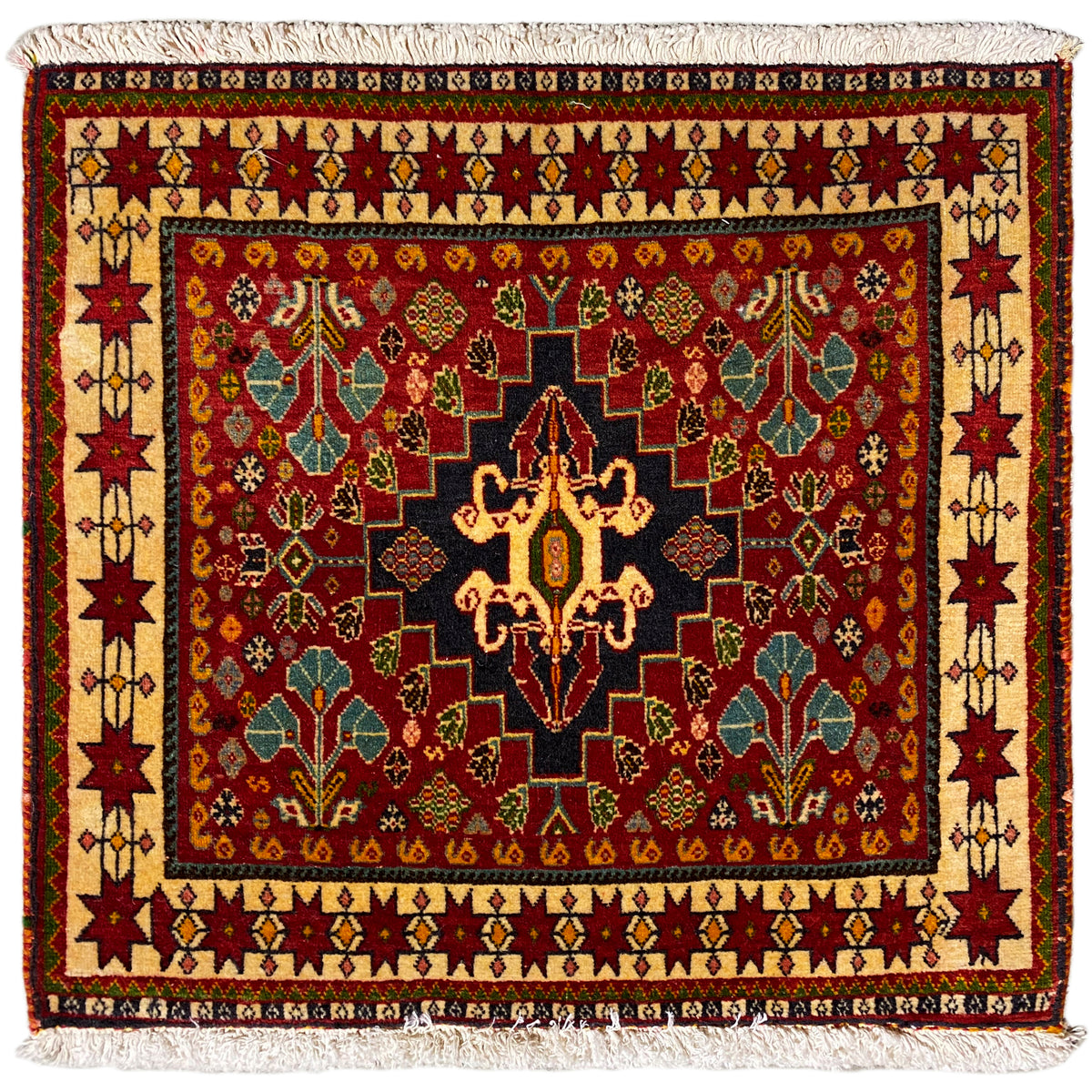 Tapete Poshti, 60x58 cm, padrão vermelho com medalhão preto e franjas