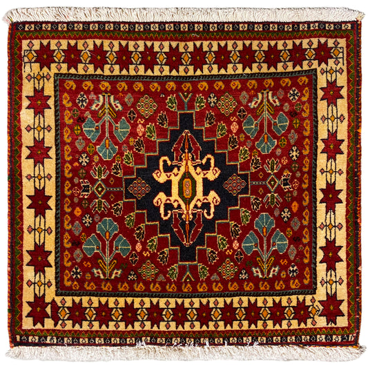 Tapete Poshti, 60x58 cm, padrão vermelho com medalhão preto e franjas