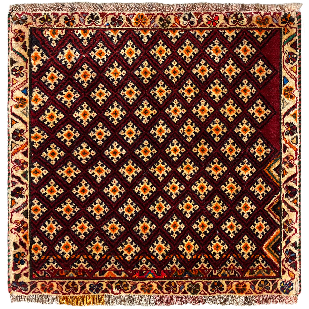 Tapete Poshti 61x59 cm: design quadrado com padrão geométrico, vermelho-escuro e multicolorido