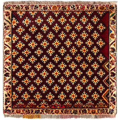 Tapete Poshti 61x59 cm: design quadrado com padrão geométrico, vermelho-escuro e multicolorido