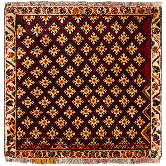 Tapete Poshti 61x59 cm: design quadrado com padrão geométrico, vermelho-escuro e multicolorido
