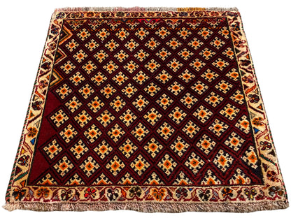 Tapete Poshti 61x59 cm: tapete vermelho-escuro com padrão de losangos e franja envolvente