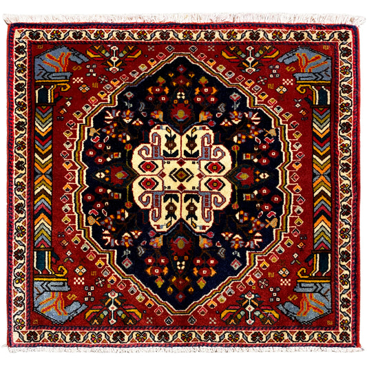 Tapete Poshti 65x61 cm, padrão vermelho com medalhão escuro e franjas