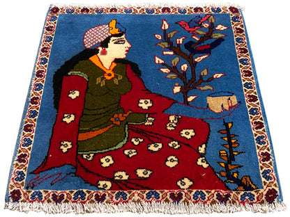 Tapete Poshti 65x63 cm com motivo de conto de fadas, área azul, parte central vermelha e franjas