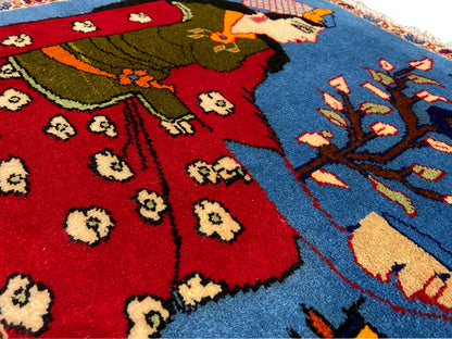 Tapete Poshti 65x63 cm, vista de detalhe: campo com padrão vermelho, ornamentos florais e ramos azuis