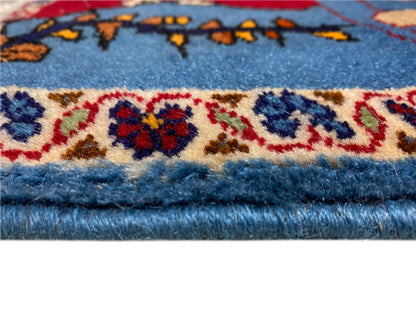Tapete Poshti 65x63 cm em grande plano na extremidade: bordadura e franjas brancas