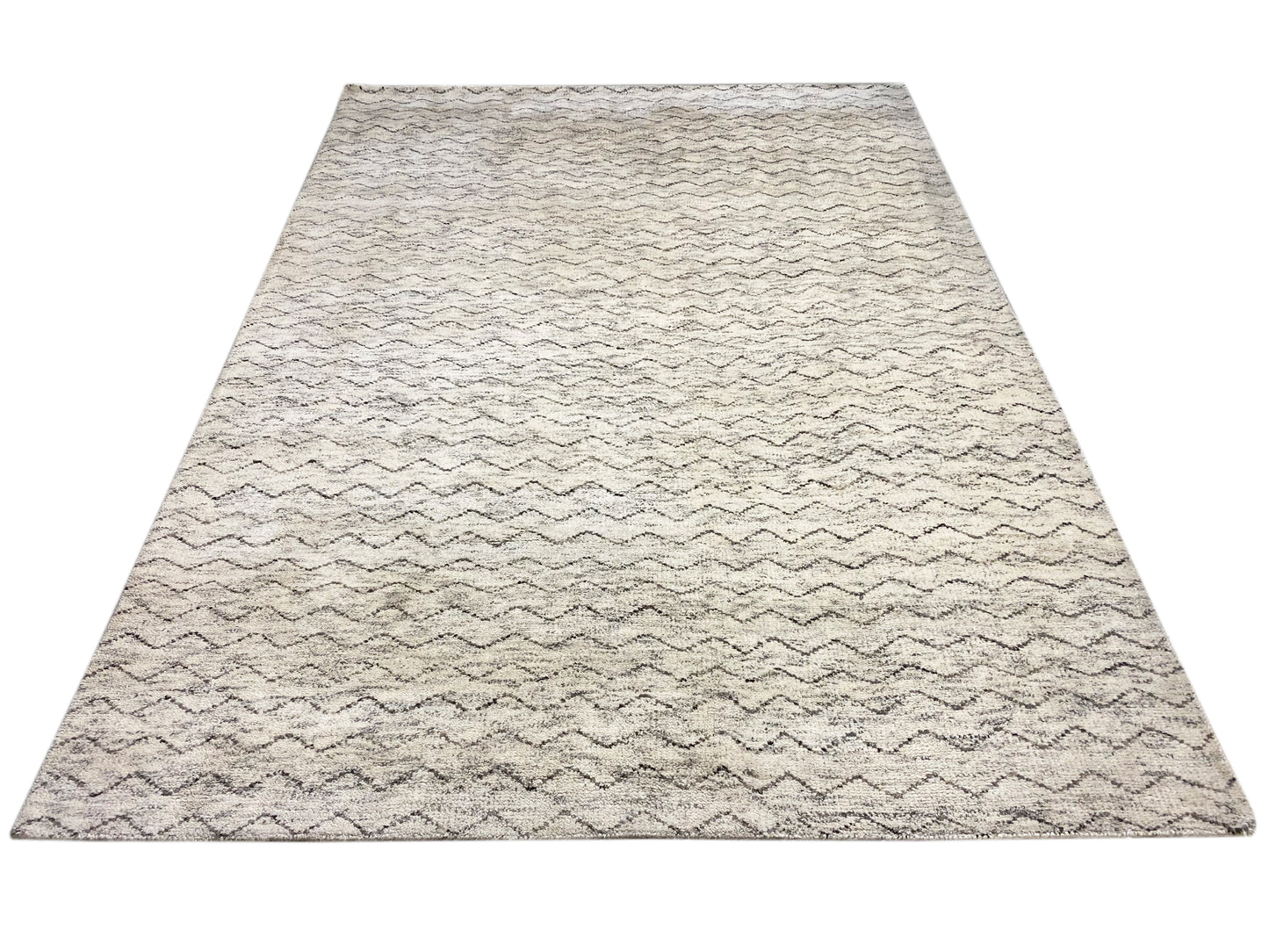 Moderner skandinavischer Berberteppich aus Naturwolle