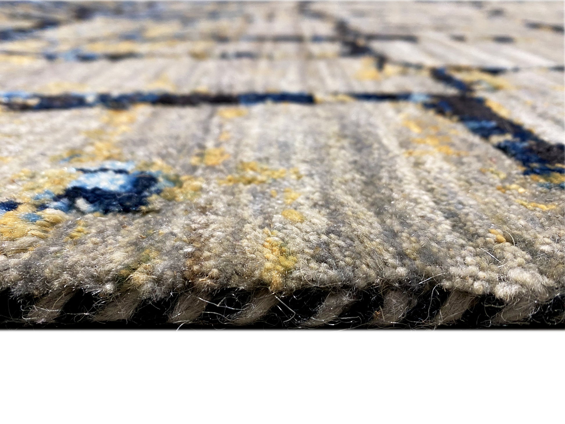 Designer Wollteppich für Wohnzimmer in kühlen Farbtönen