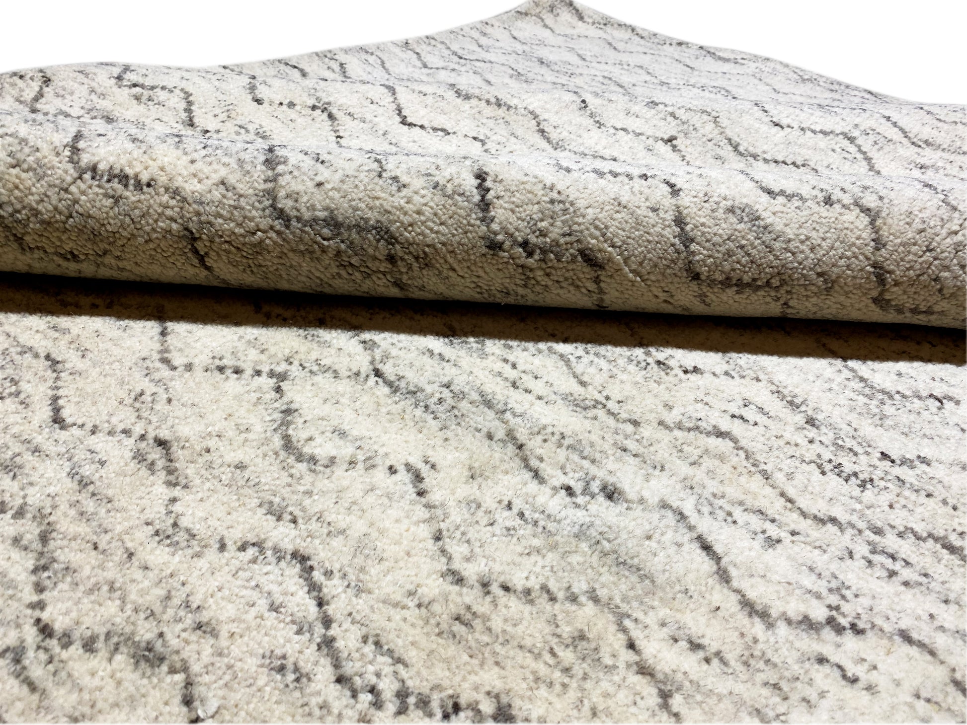 Handgemachter Berber Wollteppich mit feinem Linienmuster