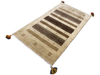 Handgefertigter Wollteppich in warmen Erdtönen