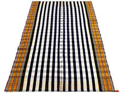 Esszimmer handgefertigter Jajim Wollteppich mit kontrastreichem Karomuster